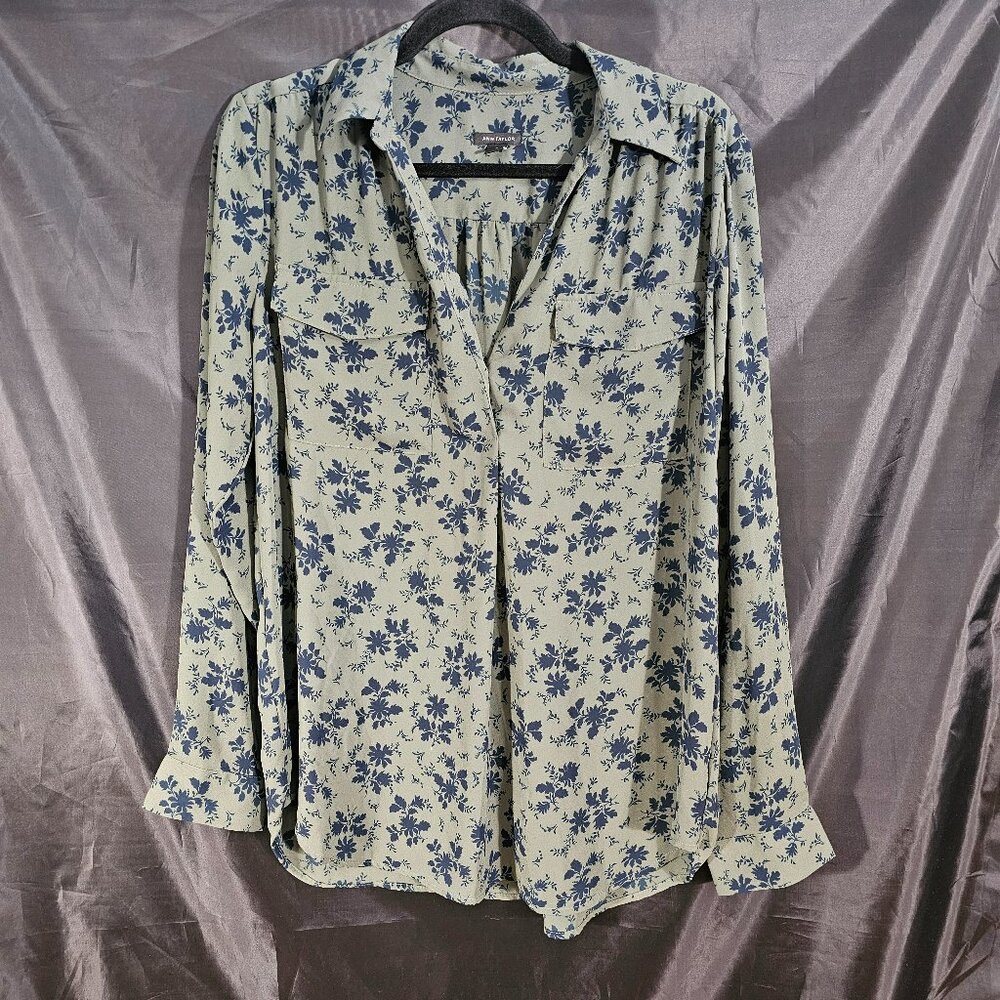 Ann Taylor olive and black floral v neck blouse. Size M